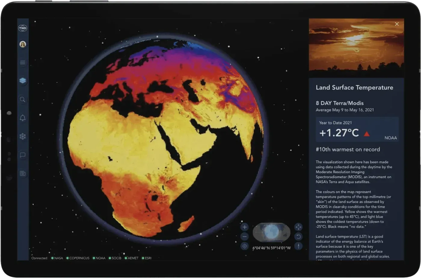 Atlas en una tableta con la capa de temperatura de la superficie terrestre