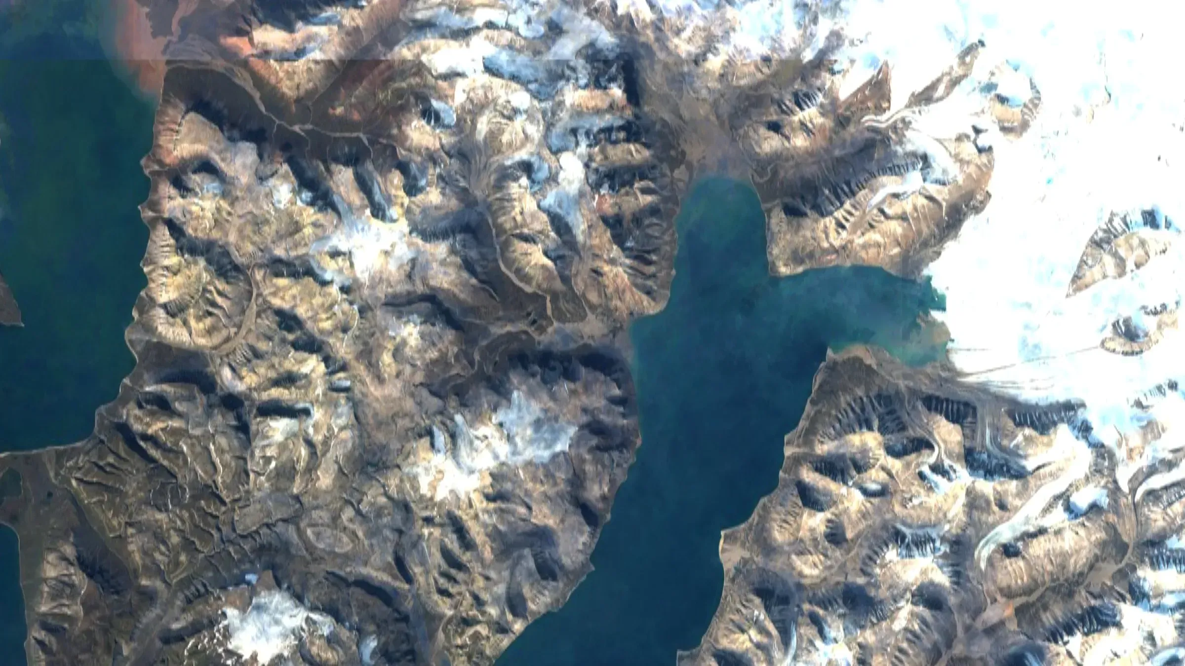 Fiordos y glaciares de Svalbard vistos por satélite