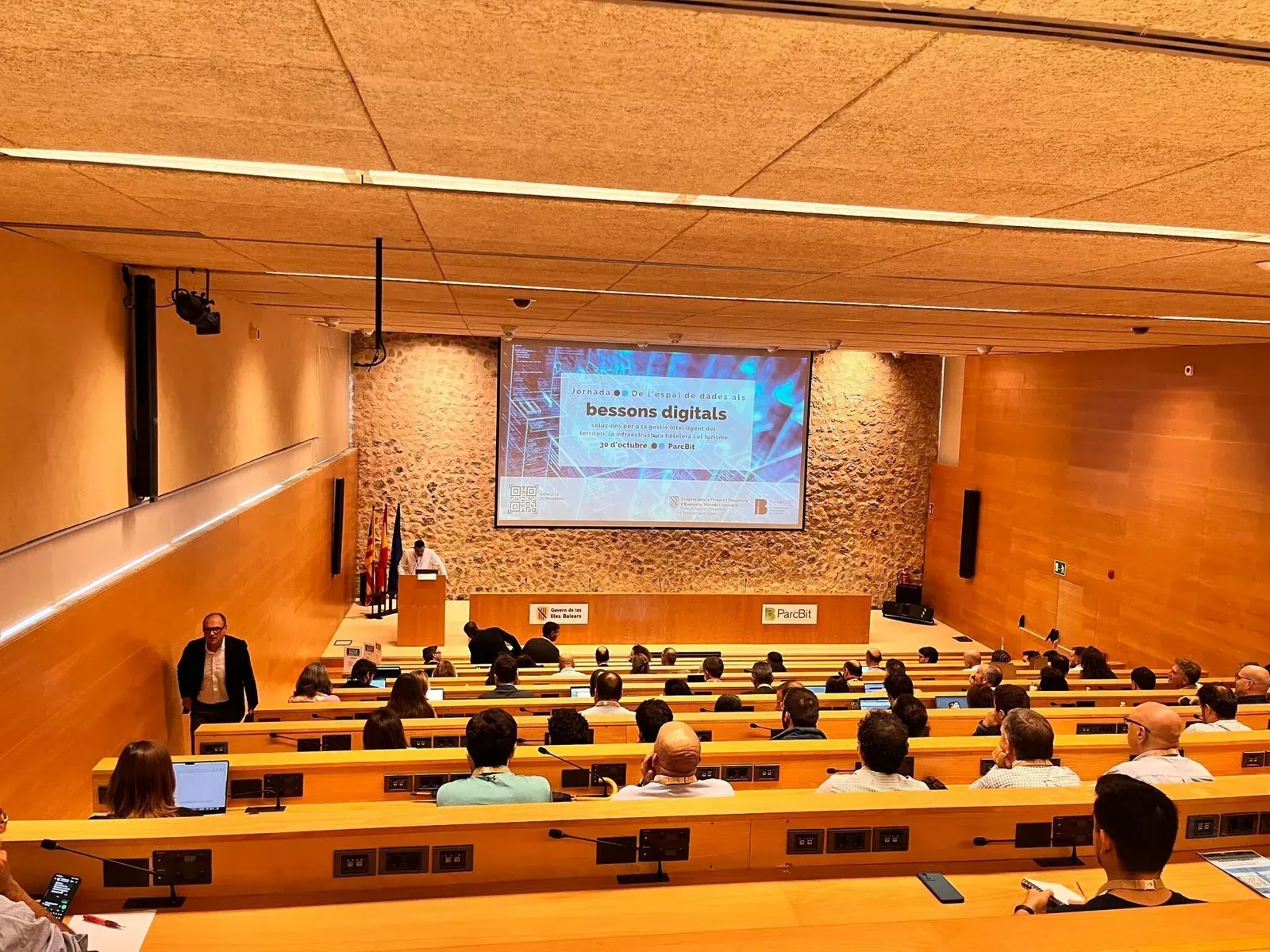 Modelos predictivos para destinos sostenibles: TrueWorld en la jornada de gemelos digitales del ParcBit