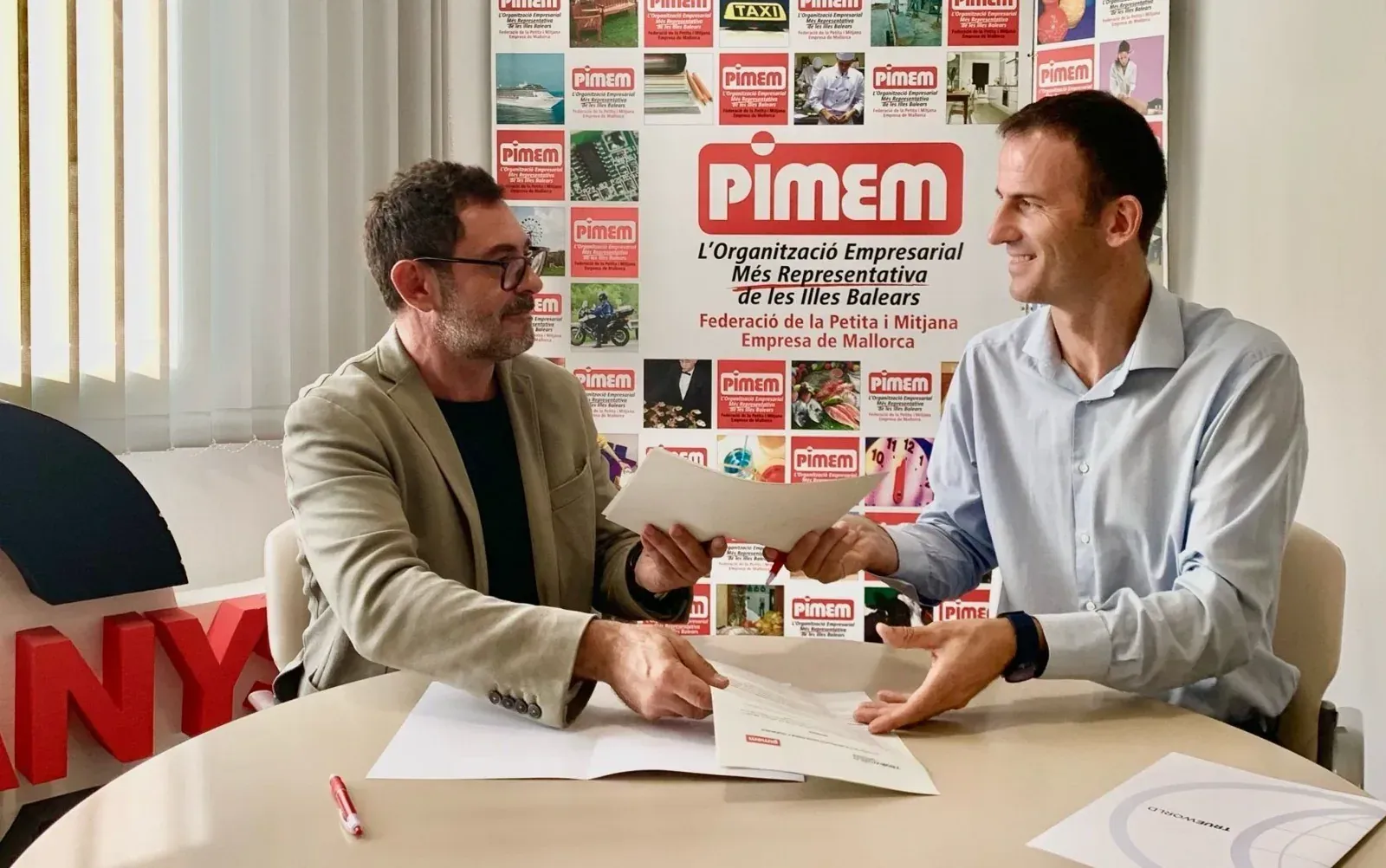 Nota de prensa: PIMEM firma un convenio con TRUEWORLD y GATE2CHAIN para impulsar la descarbonización entre las pequeñas y medianas empresas mallorquinas