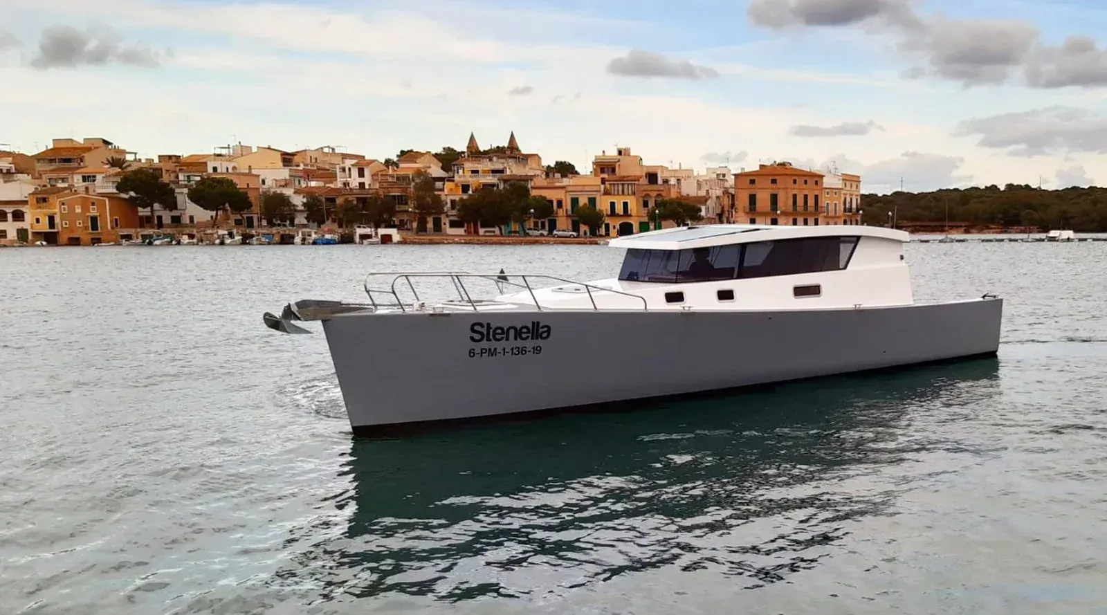 TrueWorld monitoriza, estudia y difunde los datos del Mediterráneo desde el barco eléctrico solar Stenella.