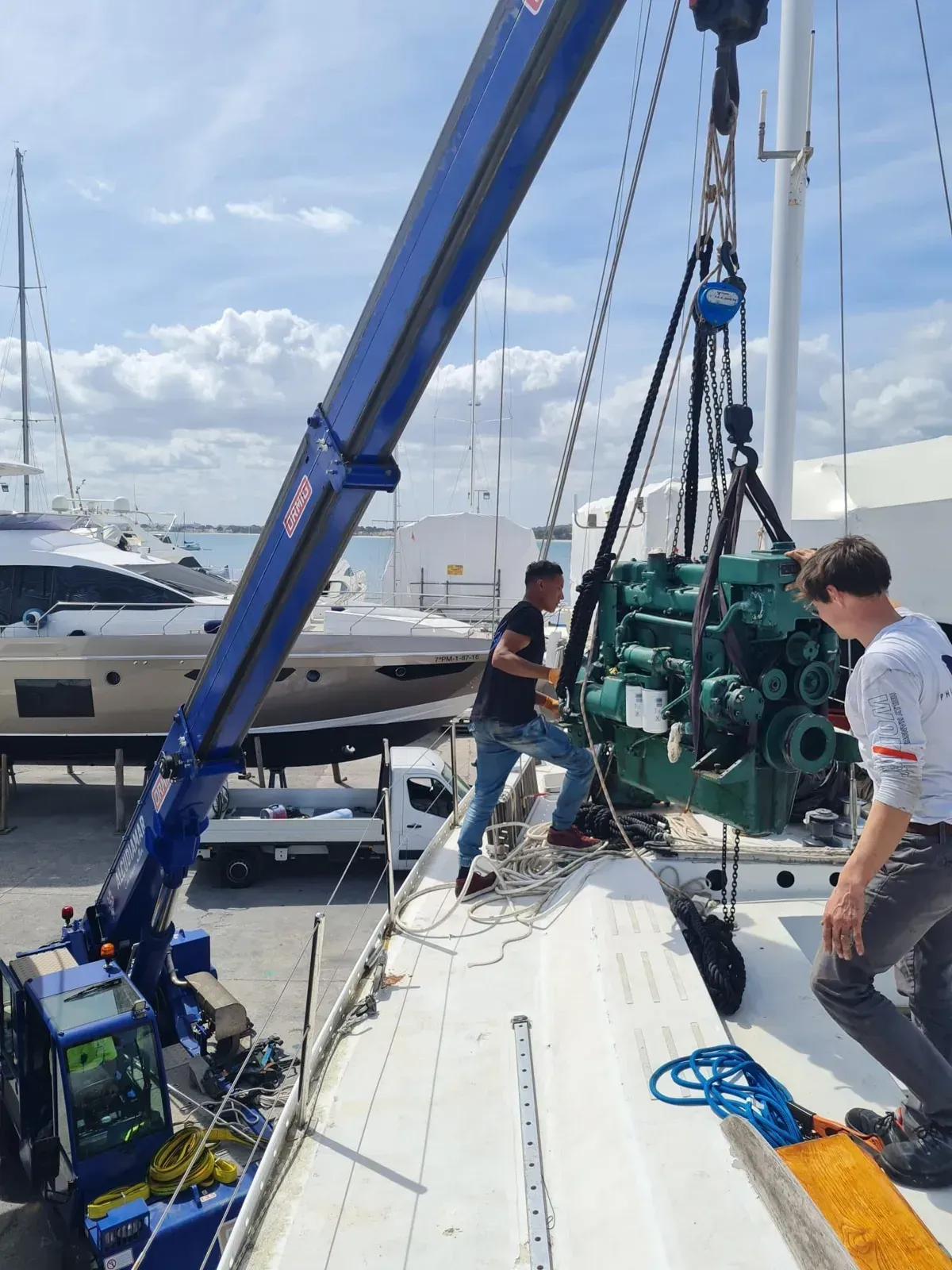 Nota de prensa: True World apoya la formación profesional en el ámbito náutico con la donación del motor de su velero Galaxie.