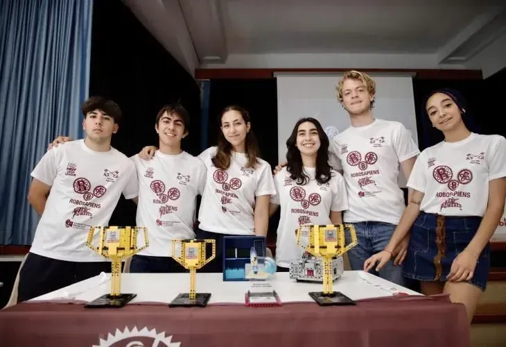 Alumnos del Col·legi Sant Pere competirán en un concurso de robótica en California