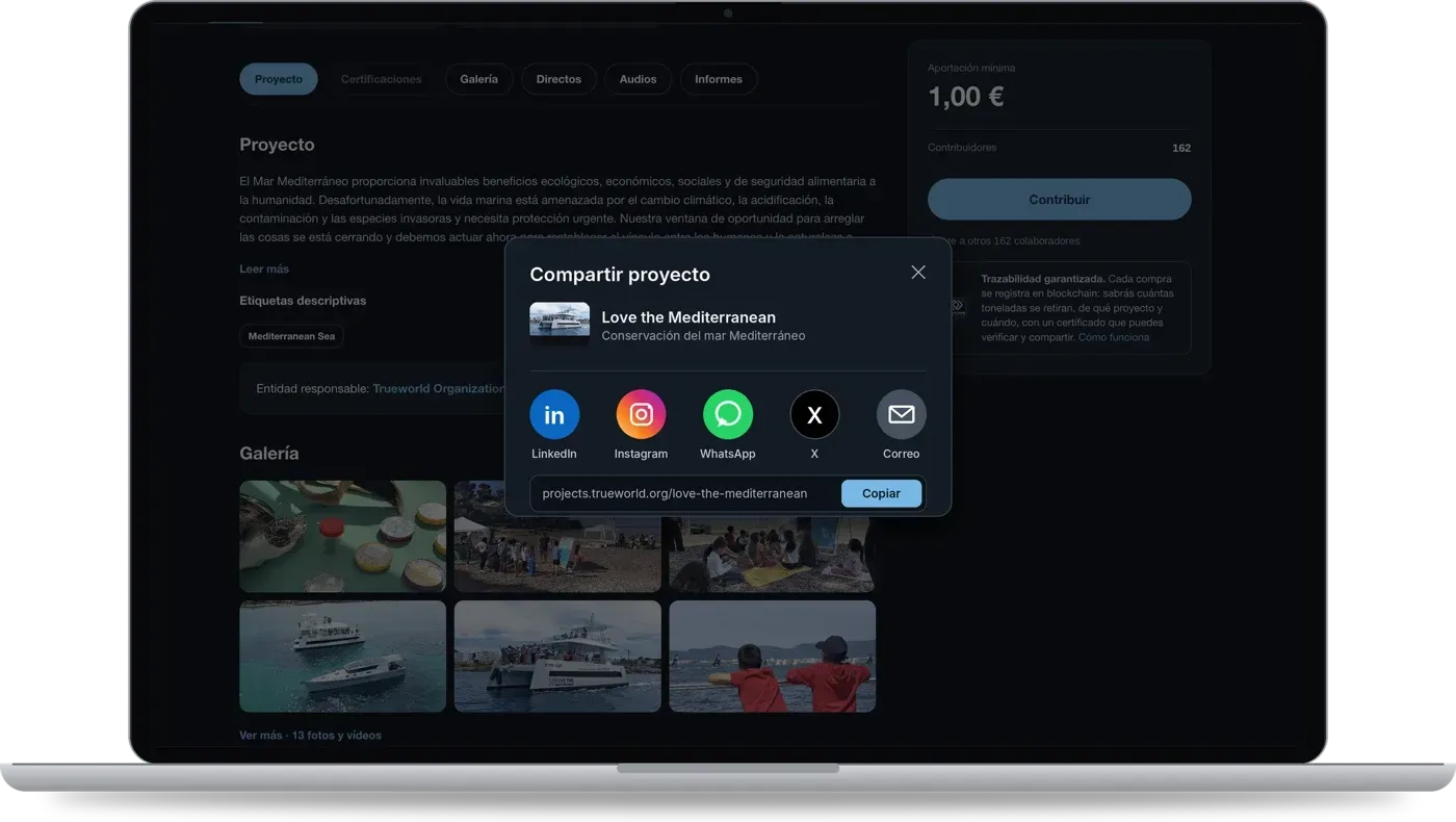 Projects en un portátil: ventana para compartir el proyecto Love the Mediterranean en LinkedIn, Instagram, WhatsApp, X o por correo