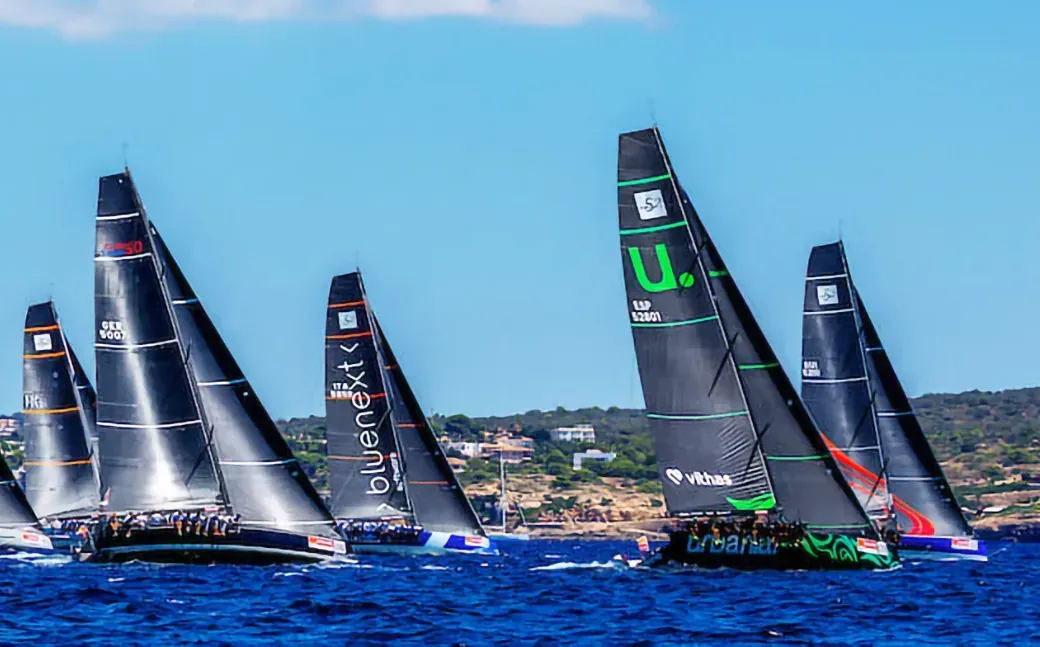 Barcos de la Copa del Rey MAPFRE navegando en la bahía de Palma